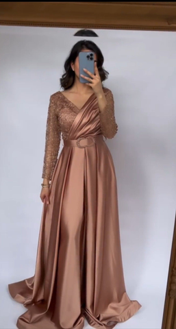 Charmantes A-Linie Satin Abendkleid mit langen Ärmeln Fashion Abendkleid Y4992