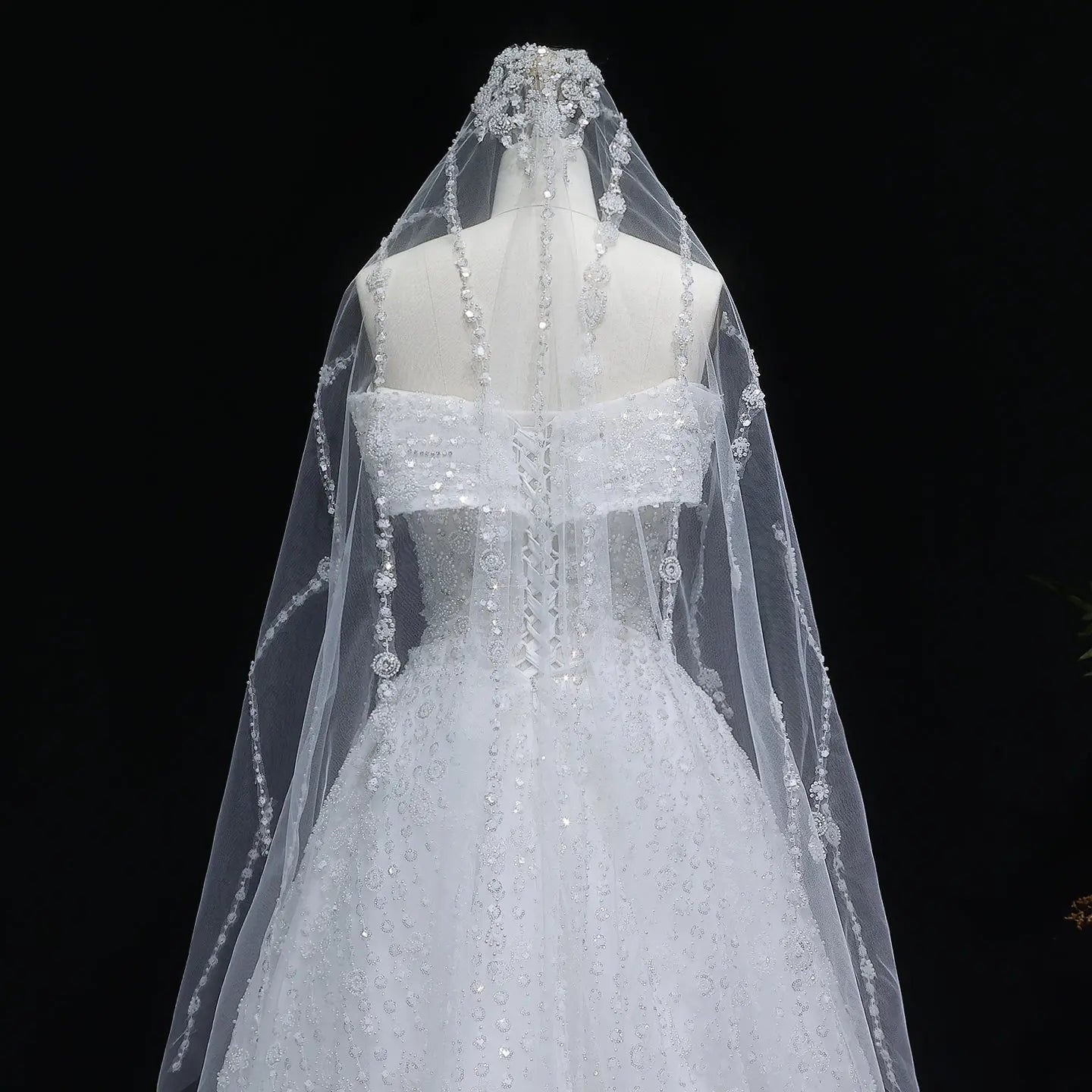 Luxury White Off-the-Shoulder Train Wedding Dress with Veil SW031