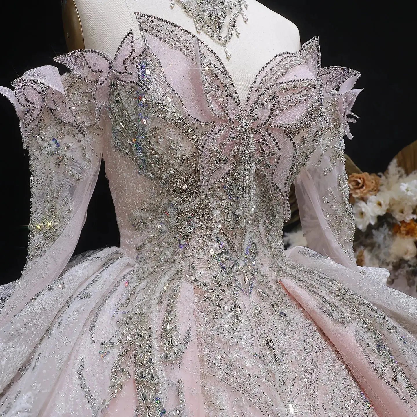 Luxury Embroidery Puff Sleeve Ball Gown Wedding Dress SW608