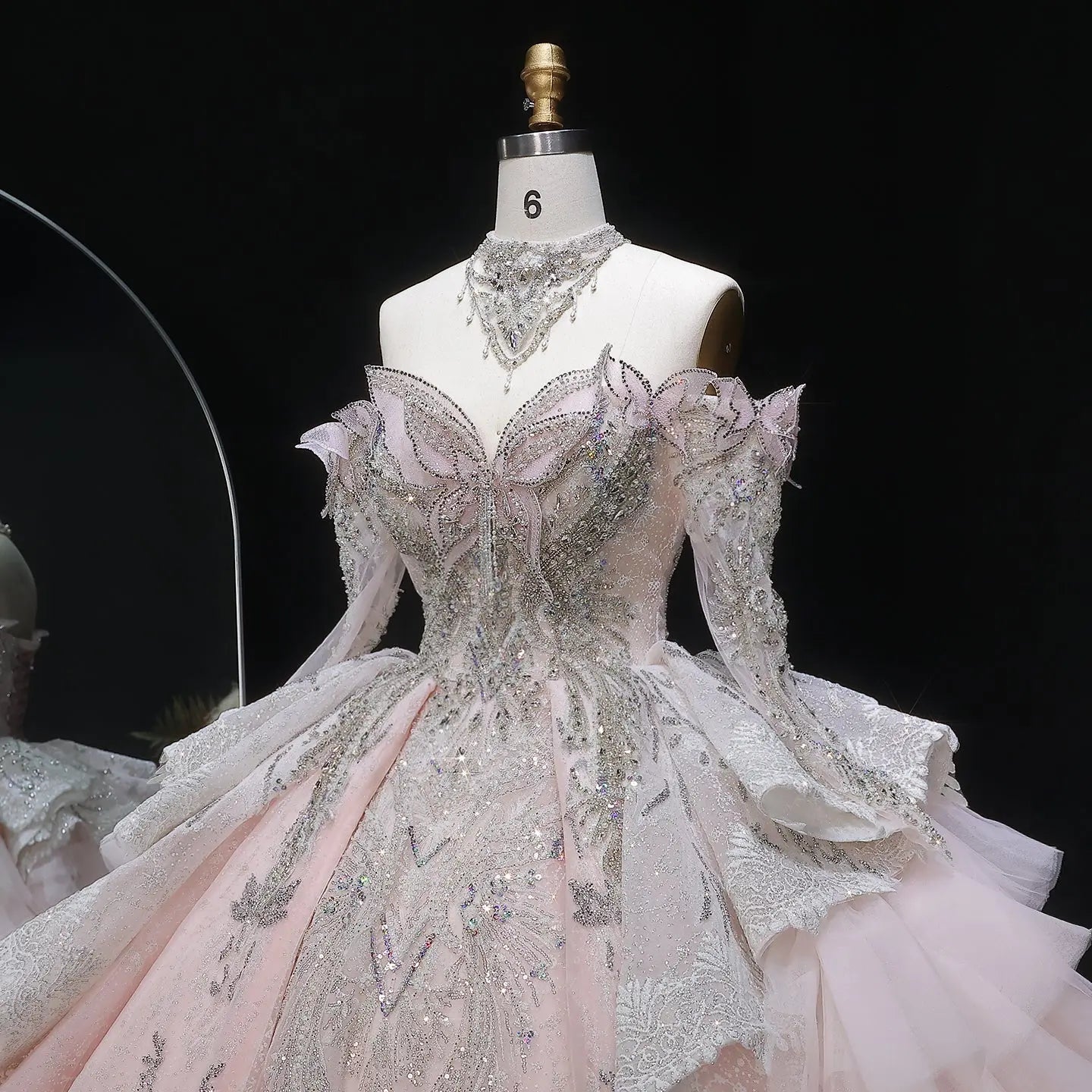 Luxury Embroidery Puff Sleeve Ball Gown Wedding Dress SW608