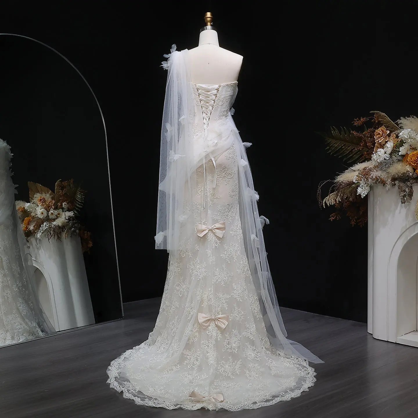 Luxury White One-Shoulder Lace Ruched Bow Mermaid Wedding Dress SW638