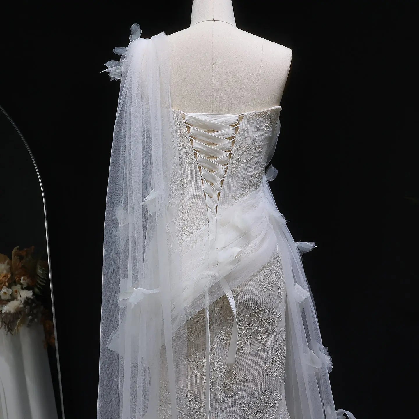 Luxury White One-Shoulder Lace Ruched Bow Mermaid Wedding Dress SW638