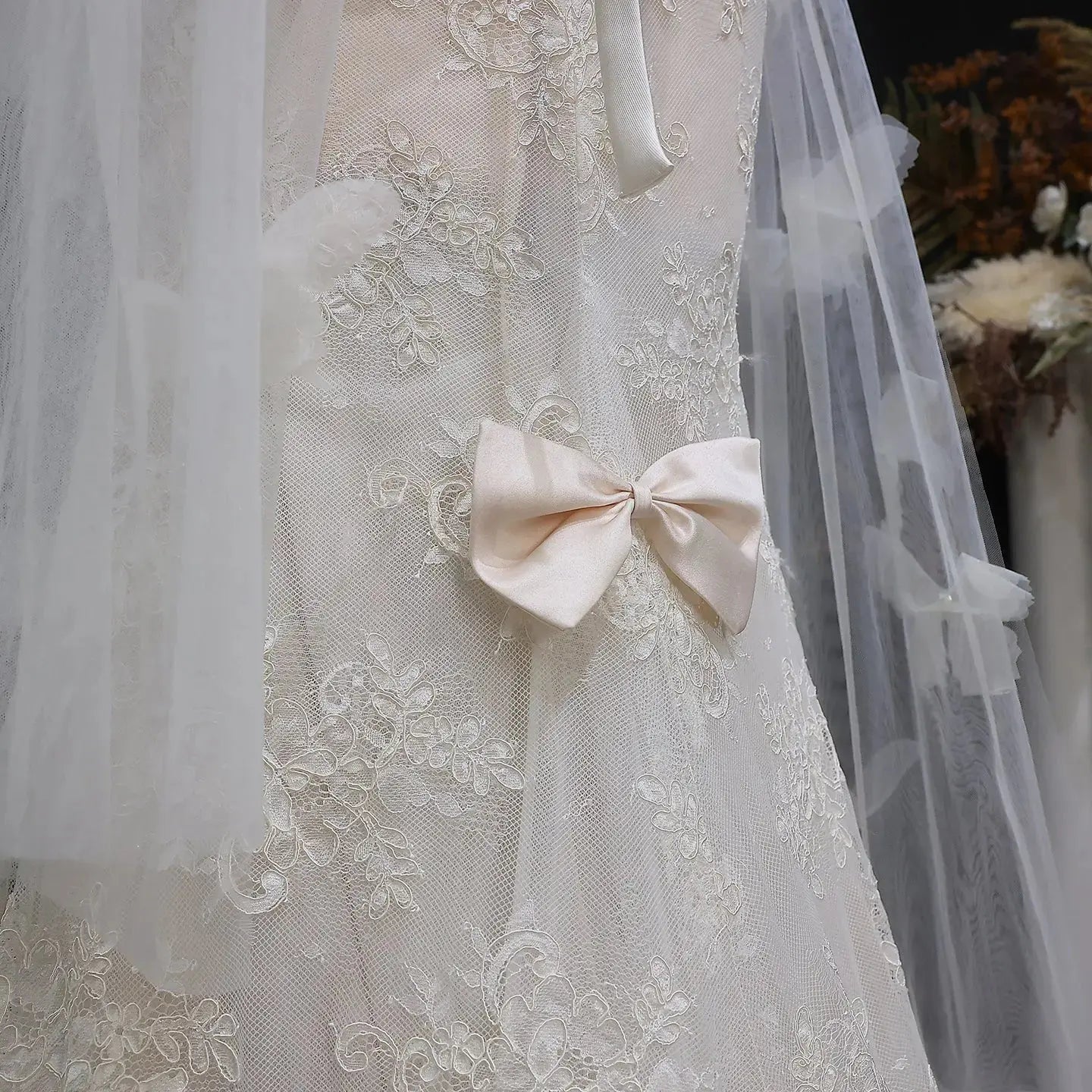Luxury White One-Shoulder Lace Ruched Bow Mermaid Wedding Dress SW638