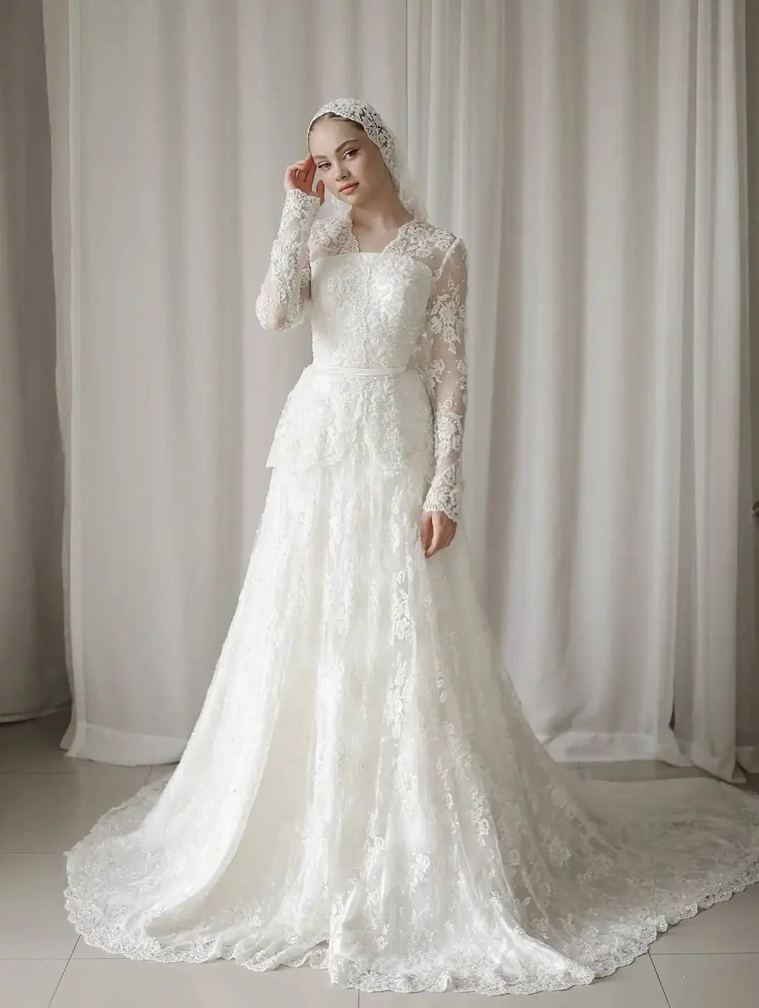 Customized Luxury Long Sleeve Wedding Dress Lace Appliques A-line Chapel Train Brides Dress for Wedding