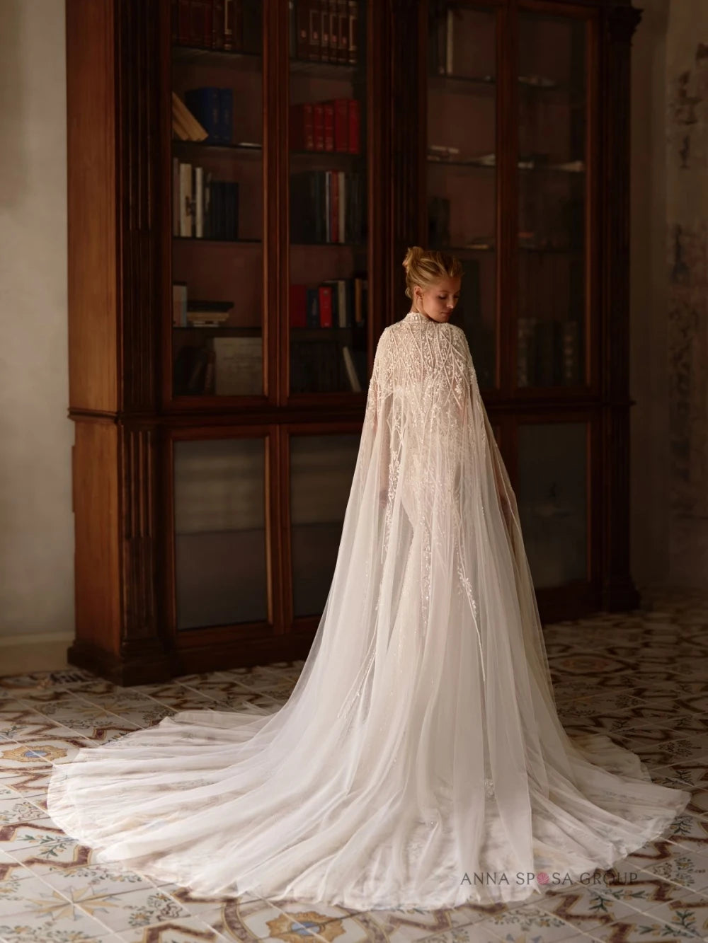 Luxury Sparkling Beaded Lace Wedding Dress With Cape Elegant Mermaid Long Bridal Gown Customized Illusion Dresses For Bride