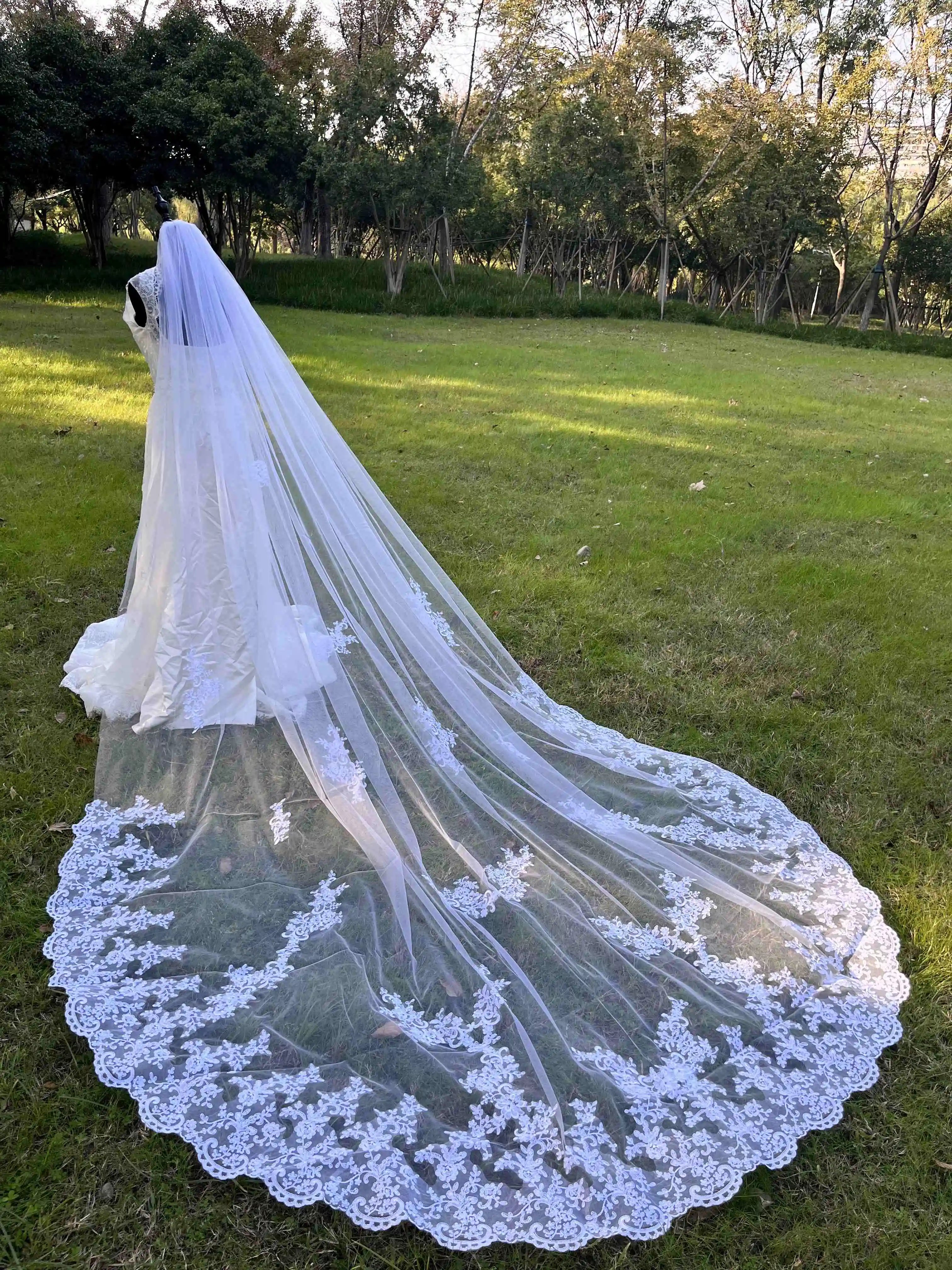 White Ivory Bridal Veil 3 m 4 m 5 m One Layer Wedding Veil With Comb Lace Bridal Veils Appliqued Cathedral Wedding Accessorie