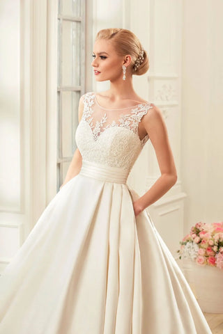 Sexy rückenfreie Satin Brautkleider 2021 Kapelle Zug Brautkleider Elfenbein Vestido Noiva Princesa