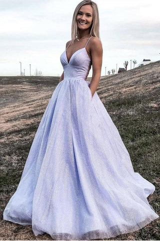 Glänzendes lavendelfarbenes A-Linien-Ballkleid aus Tüll mit V-Ausschnitt und Tasche, PSK367