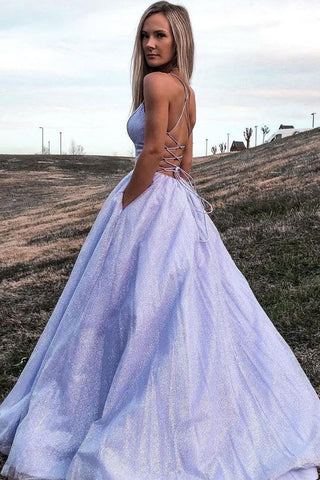 Glänzendes lavendelfarbenes A-Linien-Ballkleid aus Tüll mit V-Ausschnitt und Tasche, PSK367