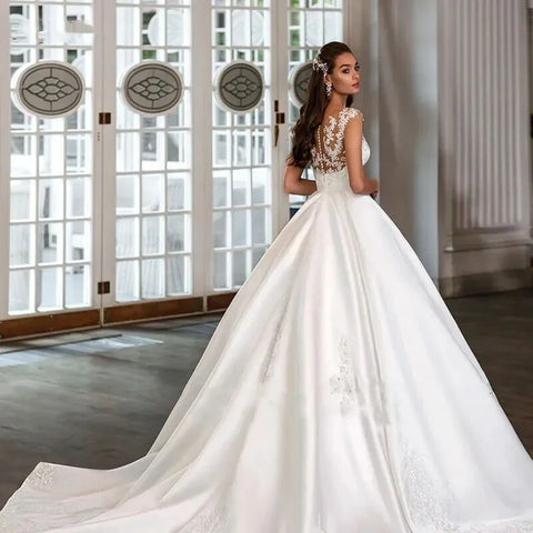 Boho Satin Brautkleider A-Linie Spitzenapplikationen Brautkleider Elegante V-Ausschnitt Prinzessin Hochzeitsfeierkleider 