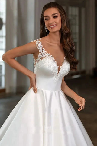 Boho Satin Brautkleider A-Linie Spitzenapplikationen Brautkleider Elegante V-Ausschnitt Prinzessin Hochzeitsfeierkleider 