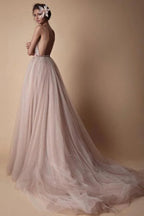 Vestidos de novia playeros con escote en V profundo y tirantes finos con apliques WD321