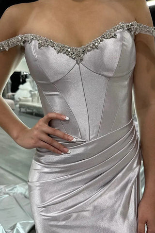 Vestido de fiesta largo con hombros descubiertos y corte sirena brillante en plata PSK582