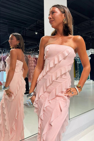 Trägerloses Chiffon-Brautjungfernkleid in Rosa mit Rüschen und Schlitz BD121