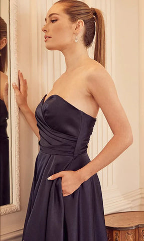 Vestido de fiesta de escote corazón sin tirantes y abertura alta SYP176