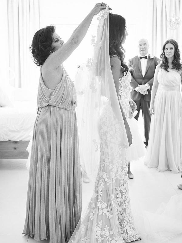 Straps Mermaid Wedding Dresses Lace Appliqued Gowns Wedding Dresses WD574