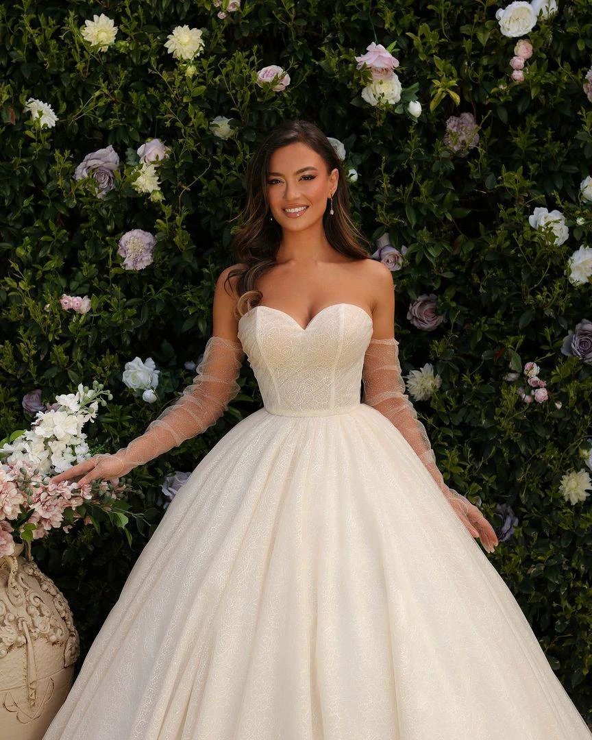 Sweetheart Long A-line Princess Glitter Sleeveless Lace Wedding Dress With Train by misshow.com