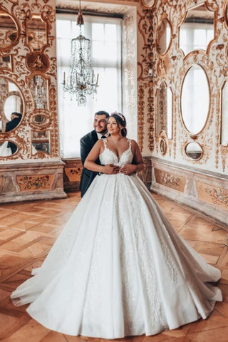 Sweetheart Luxury Ball Gown Stain Wedding Dress with Appliques