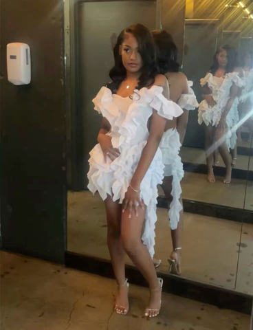 Vestido elegante de cóctel blanco plisado con volantes y sin tirantes Y7962