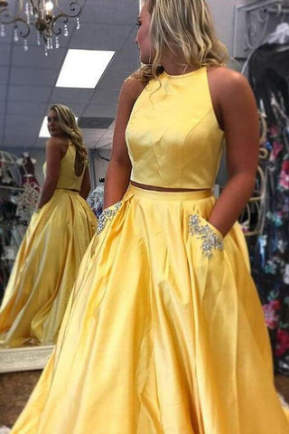 Vestido de fiesta largo de satén con cuello halter y bolsillo de cuentas, dos piezas (PSK374)