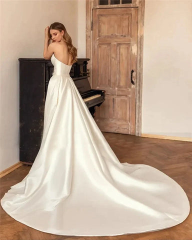 Vintage Spaghetti Straps Wedding Dresses V Neck Sexy Ball Gowns A Line Smooth Pleat Satin Long Court Train Formal Bridal Party