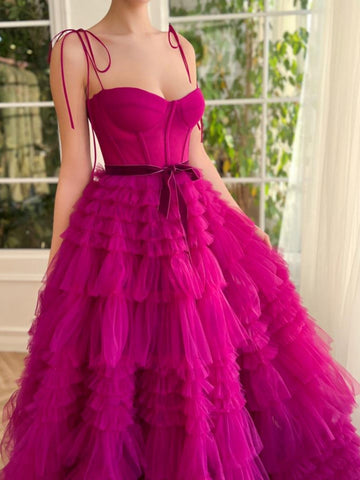 Blair | Vestido de fiesta largo de tul fucsia con capas y corte A sin tirantes