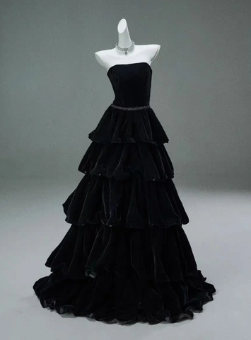 Vestido de noche elegante negro de corte A con capas, vestido de noche negro sin tirantes Y4378