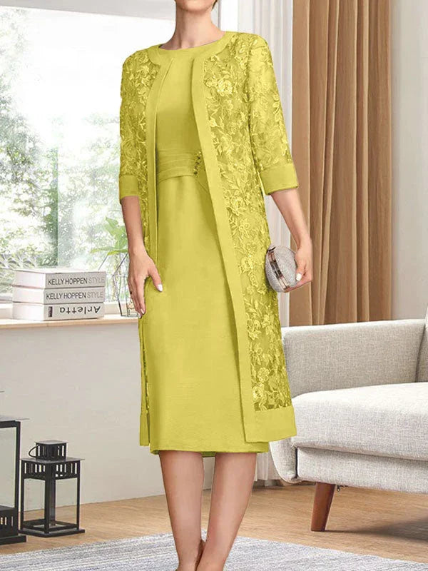 Vestido de gasa para madre de la novia con escote redondo hasta la rodilla, corte tubo/columna y lentejuelas plisadas