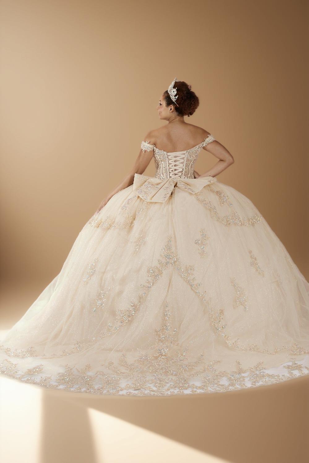 White Off Shoulder Layered Quinceanera Dress Embroidered Applique Tulle Ball Gown (ZD17598)