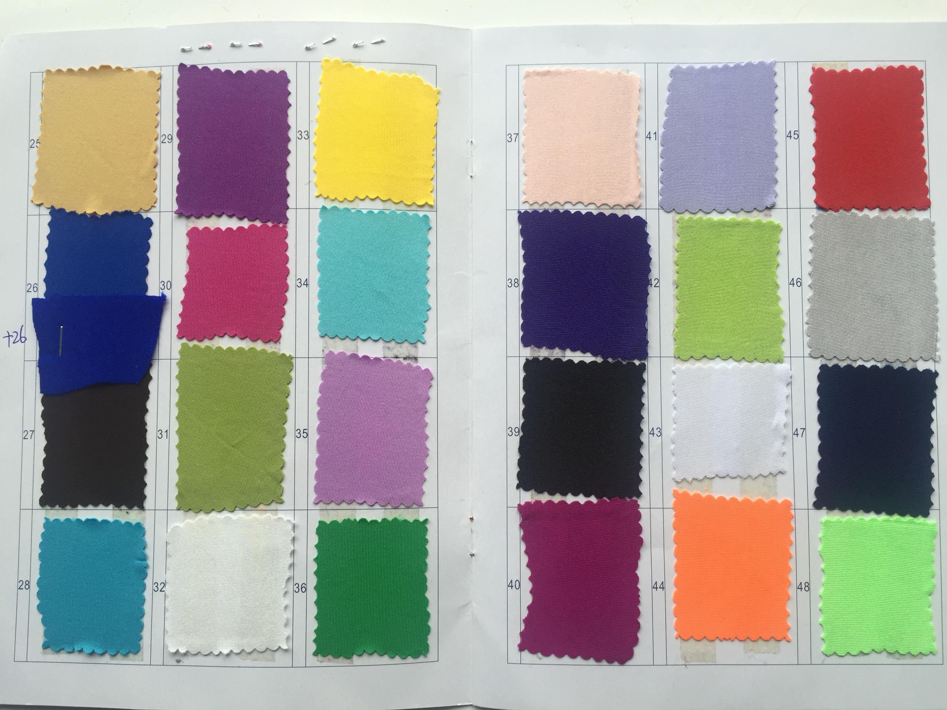 Abito rosso per rientro a casa a linea A con spalle scoperte e applicazioni in pizzo PD122