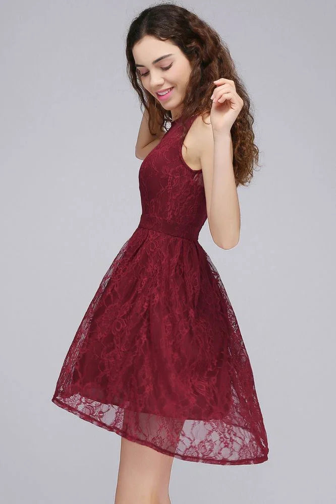 Vestidos de fiesta de bienvenida burdeos con encaje, cuello redondo y corte A