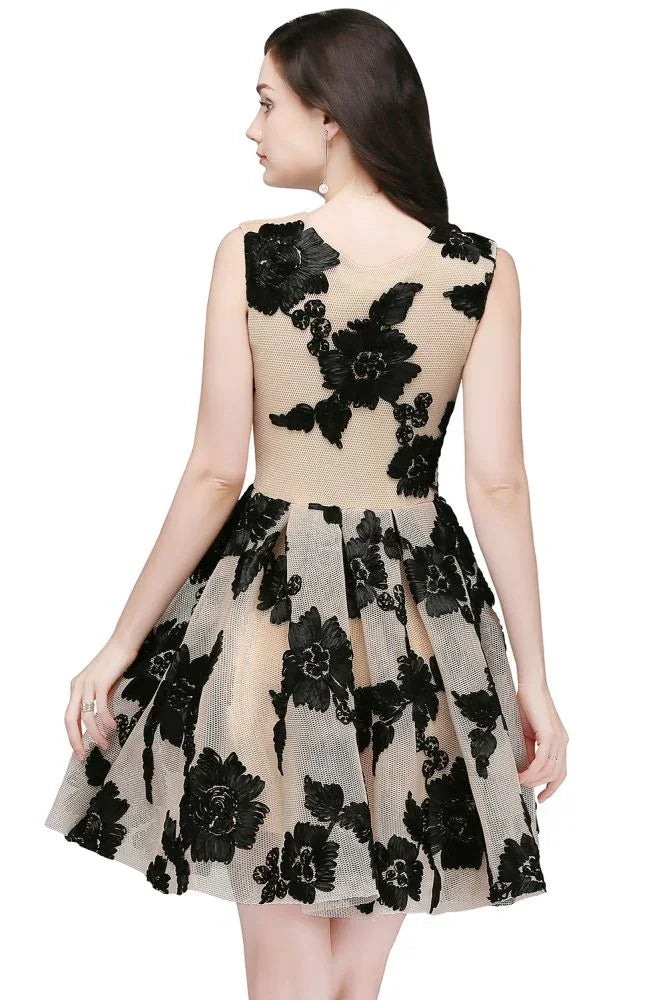 Abito corto a linea A in tulle nudo elegante per ritorno a casa con fiori