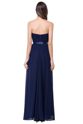 Vestido de dama de honor de gasa sin tirantes de corte A con drapeado