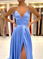 Vestido de fiesta sencillo largo de satén con escote en V, sin mangas y abertura