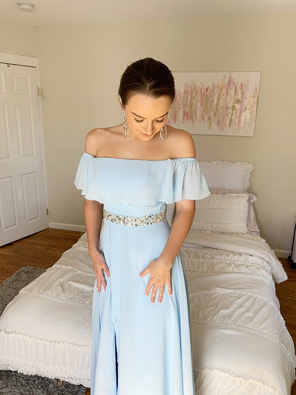 Elegante vestido de fiesta de gasa con hombros descubiertos, cuentas y sin mangas hasta el suelo Hover Image