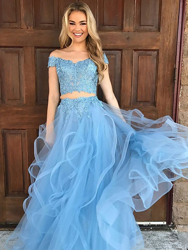Elegante vestido de fiesta de dos piezas, corte A, sin mangas, hombros descubiertos, con apliques de tul y largo hasta el suelo Hover Image