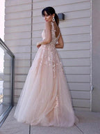 A-Line/Elegant Tulle Applique Scoop Sleeveless Prom Dresses by misshow.com