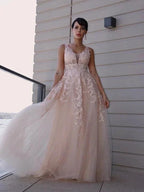 A-Line/Elegant Tulle Applique Scoop Sleeveless Prom Dresses by misshow.com