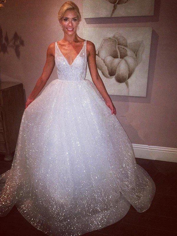 A-Line/Elegant Tulle Sleeveless V-neck Prom Dresses by misshow.com