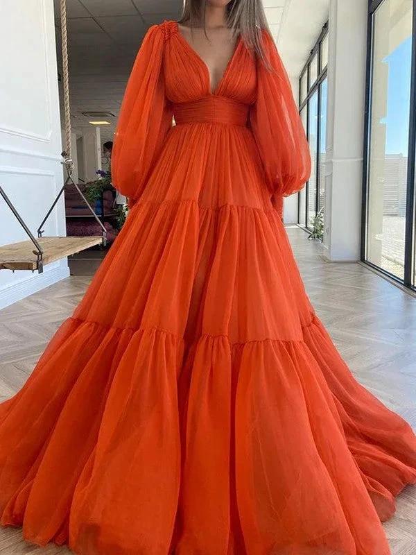 فساتين سهرة بتصميم خطي أنيق ورقبة على شكل حرف V وأكمام طويلة وتفاصيل شيفون مطوي ثلاثية الأبعاد