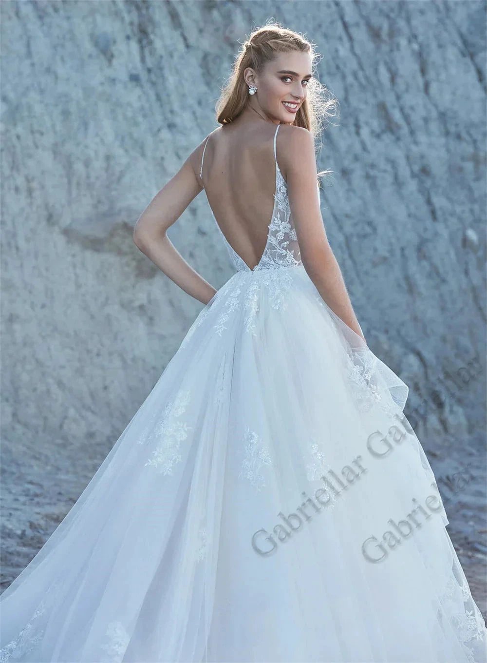 Delicate Ruffled Spaghetti Straps Wedding Dresses V-neck Appliques A-line Wedding Gowns Abito Da Sposa Customer Made by payinti