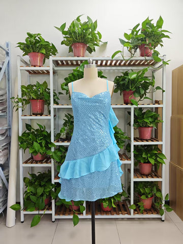 Hermoso vestido de cóctel de gasa con volantes y lentejuelas azules estilo halter, vestido de fiesta Y8251