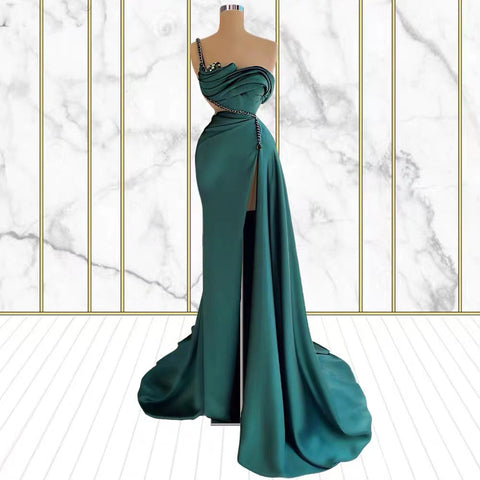 Einschultriges, smaragdgrünes Meerjungfrau-Ballkleid mit Strass und Schlitz