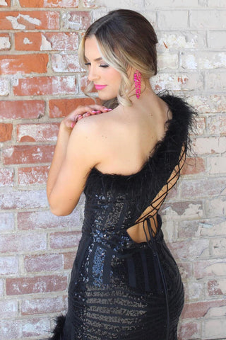 Adira | Schwarzes One-Shoulder-Meerjungfrau-Pailletten-Ballkleid mit Feder