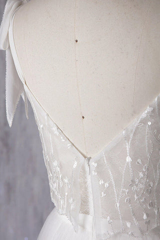 Erschwingliches langes rückenfreies A-Linien-Brautkleid aus Tüllspitze mit Herzausschnitt
