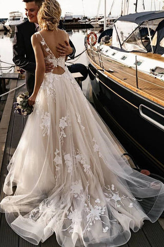 Erstaunliches langes A-Linien-Brautkleid mit Applikationen, Spitze und Tüll und Kapellenschleppe