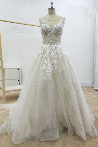 Erstaunliches langes A-Linien-Brautkleid mit Applikationen, Spitze und Tüll und Kapellenschleppe