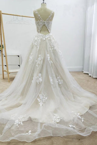Erstaunliches langes A-Linien-Brautkleid mit Applikationen, Spitze und Tüll und Kapellenschleppe