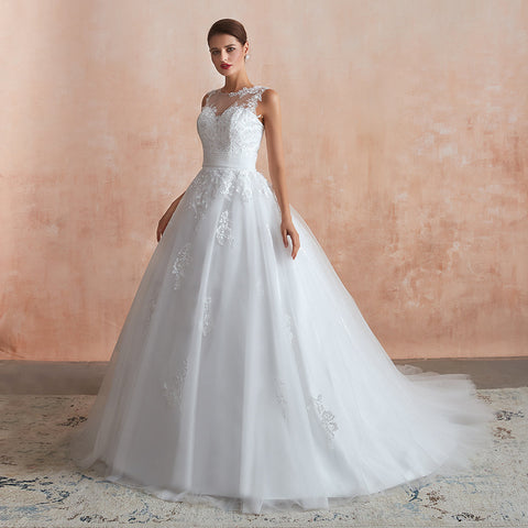 Erstaunliches langes A-Linien-Brautkleid aus Spitze und Tüll mit Applikationen