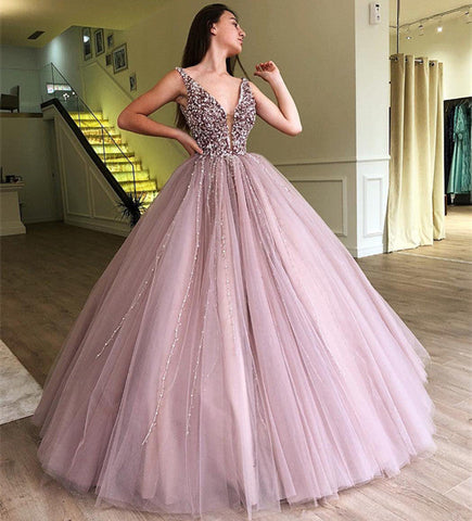 Wunderschönes langes Ballkleid aus Tüll mit V-Ausschnitt und Perlenbesatz